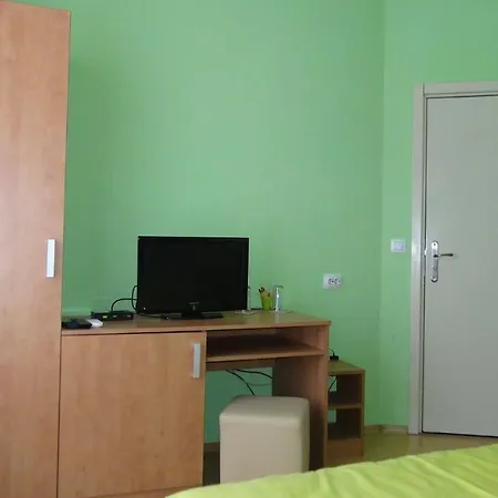 Семеен Хотел Лъки Hotel