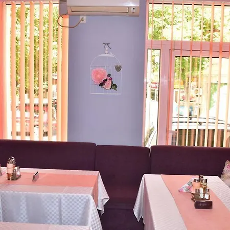 Hotel семеен лъки *